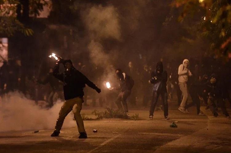 Σοκαριστικά βίντεο από τα επεισόδια στη Λ. Αλεξάνδρας