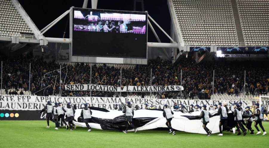 ΑΕΚ: Πανό κατά UEFA - FIFA στο ΟΑΚΑ