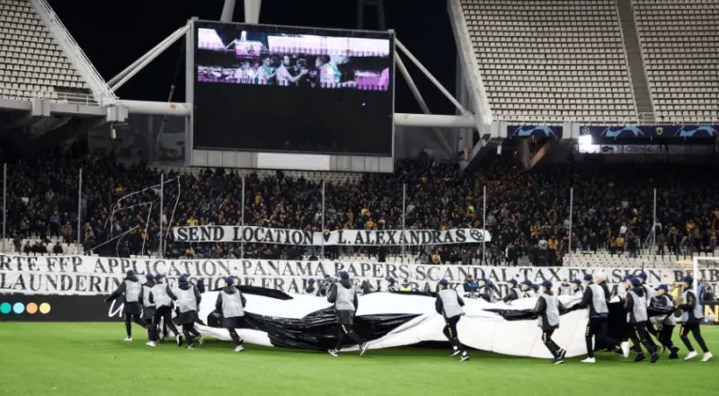 ΑΕΚ: Πανό κατά UEFA - FIFA στο ΟΑΚΑ