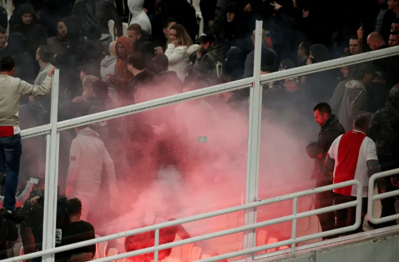 ΑΕΚ- Άγιαξ: Άγρια επεισόδια και μολότοφ στο ΟΑΚΑ (pics &amp; vids)