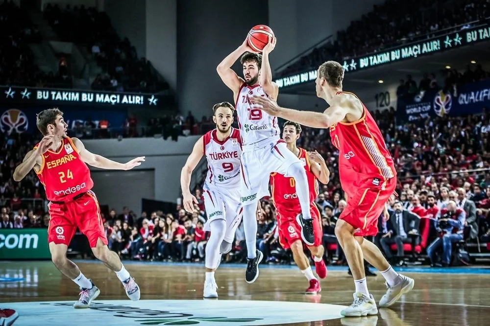 Τουρκία – Ισπανία 71-67: «Τρία στα τρία» για τους γηπεδούχους