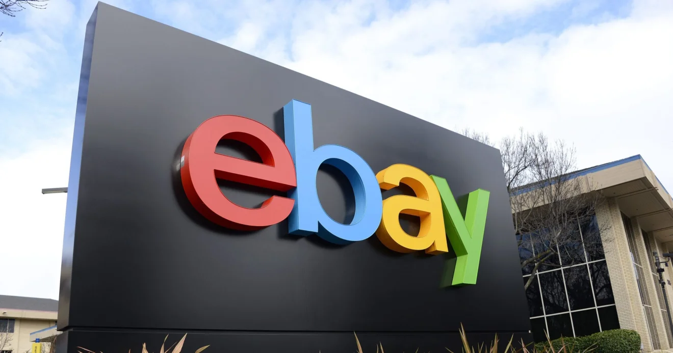 Έβαλε για πούλημα την…κοπέλα του στο Ebay και οι προσφορές έφτασαν τις 80.000 ευρώ (pics)