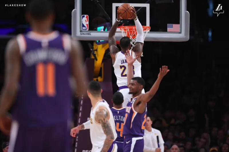 NBA: Οι Λέικερς με «σβηστές» μηχανές τους Σανς (vds)