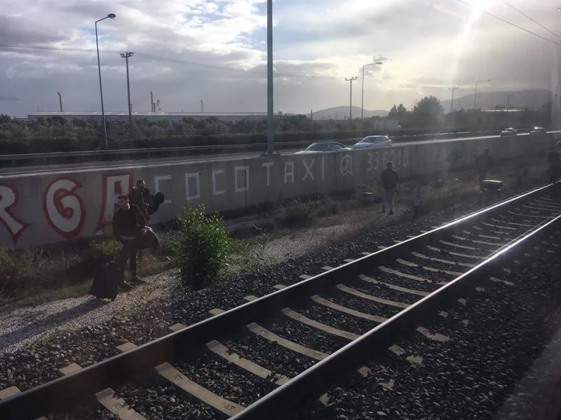 Εγκλωβισμένοι στο συρμό πριν το Κορωπί