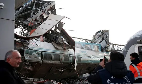 Άγκυρα: Εκτροχιασμός τρένου -Πληροφορίες κάνουν λόγο για νεκρούς (pics)