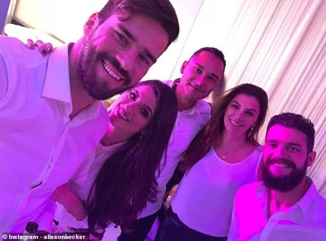 Ο Κουτίνιο... επέστρεψε στη Λίβερπουλ! (vid & pics)