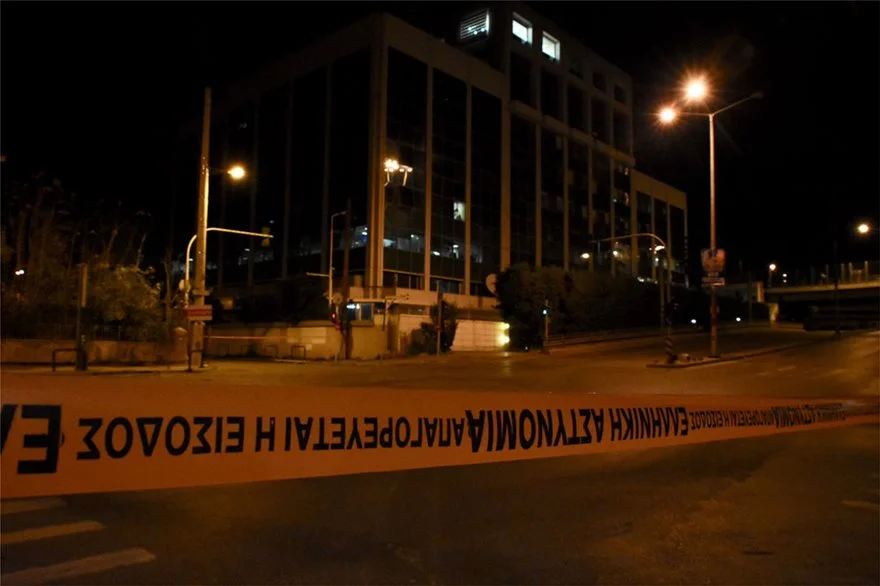 Εξερράγη βόμβα στον ΣΚΑΪ – Βίντεο από τη στιγμή της έκρηξης (vid)