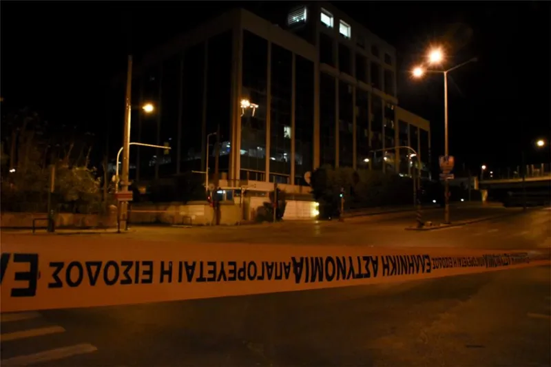 Εξερράγη βόμβα στον ΣΚΑΪ – Βίντεο από τη στιγμή της έκρηξης (vid)