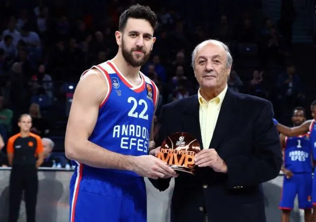 Euroleague: Ο Μίτσιτς παρέλαβε το βραβείο του MVP Νοεμβρίου (vid)