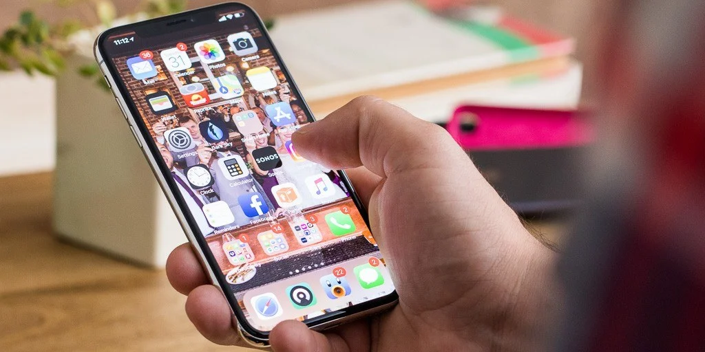 Θα άντεχες έναν χρόνο χωρίς smartphone για 100.000 ευρώ;