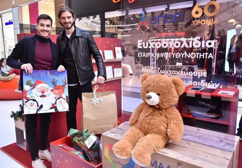 Οι παίκτες της ΠΑΕ ΑΕΚ επιλέγουν Ευχοστολίδια (vid)