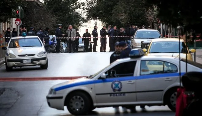 Έκρηξη με τραυματίες στον Ιερό Ναό του Αγίου Διονυσίου στο Κολωνάκι (vids)
