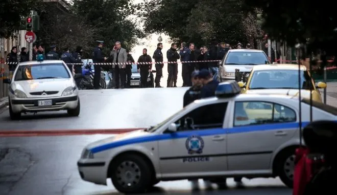Έκρηξη με τραυματίες στον Ιερό Ναό του Αγίου Διονυσίου στο Κολωνάκι (vids)