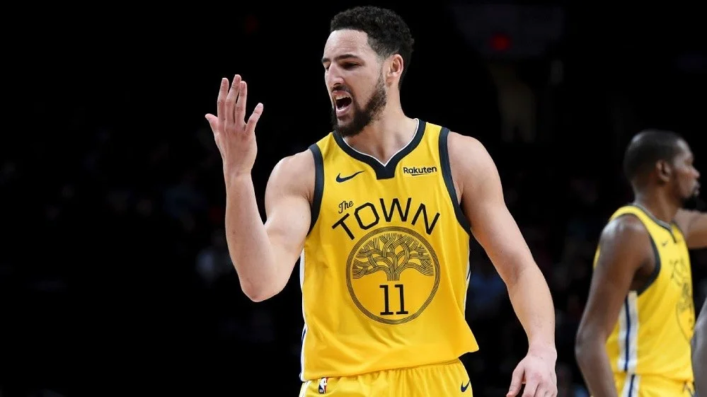 NBA: Ο Κλέι Τόμσον «μίλησε» στο χέρι του (vid)