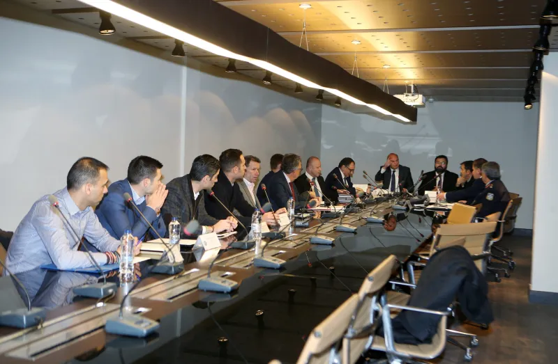 Σε εξέλιξη η σύσκεψη στα γραφεία της ΕΠΟ