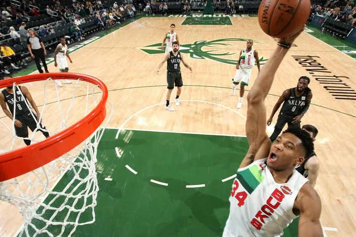 NBA: Το εξωπραγματικό βήμα του Αντετοκούνμπο (vid)