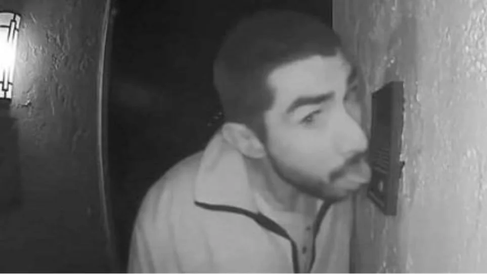 Η αστυνομία αναζητά άνδρα που έγλειφε ένα κουδούνι σπιτιού... επί τρεις ώρες! (video)