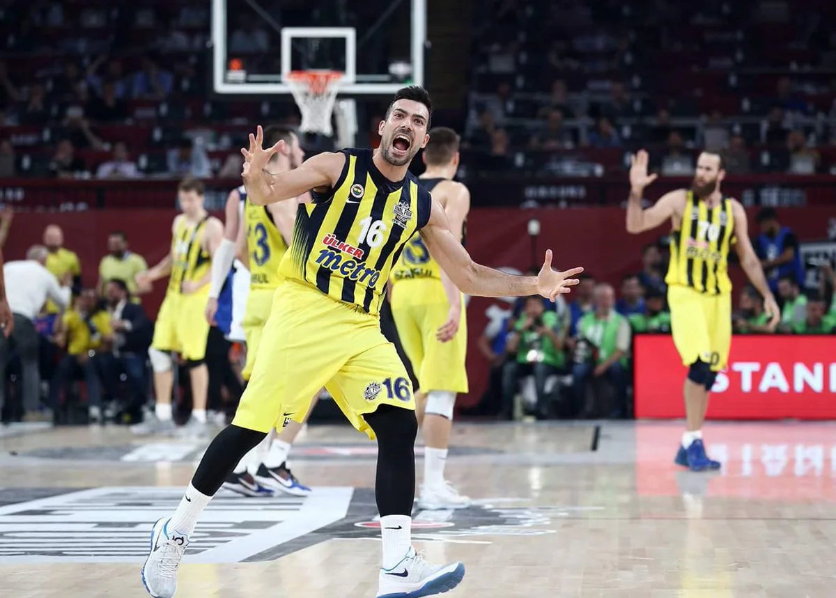 Φενερμπαχτσέ: Ευχήθηκε στον Σλούκα!