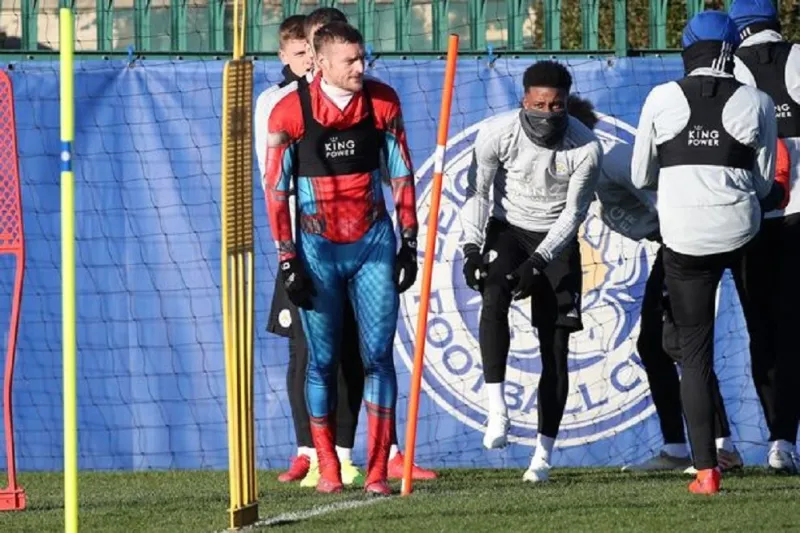 Ο..Spider-Man Βάρντι εν ώρα προπόνησης! (pics)