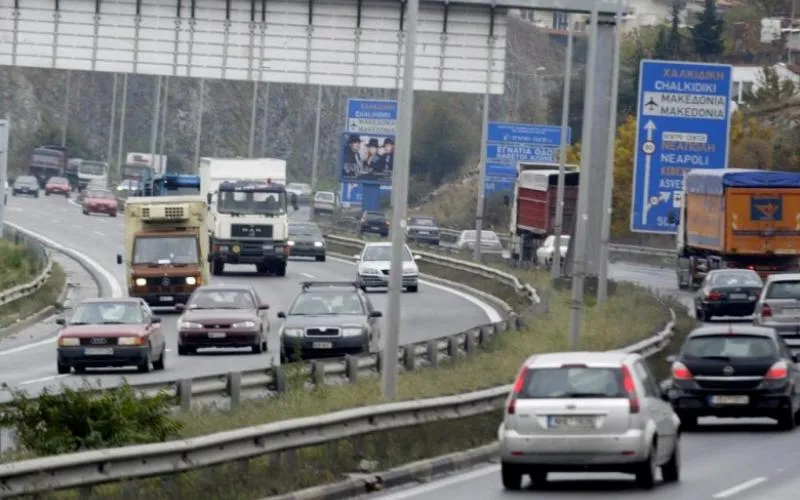 Σύγκρουση τουλάχιστον δέκα αυτοκινήτων στον Περιφερειακό της Θεσσαλονίκης