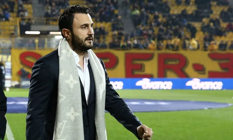 Καρυπίδης σε Κούγια: «Ντροπή τέτοια γήπεδα»