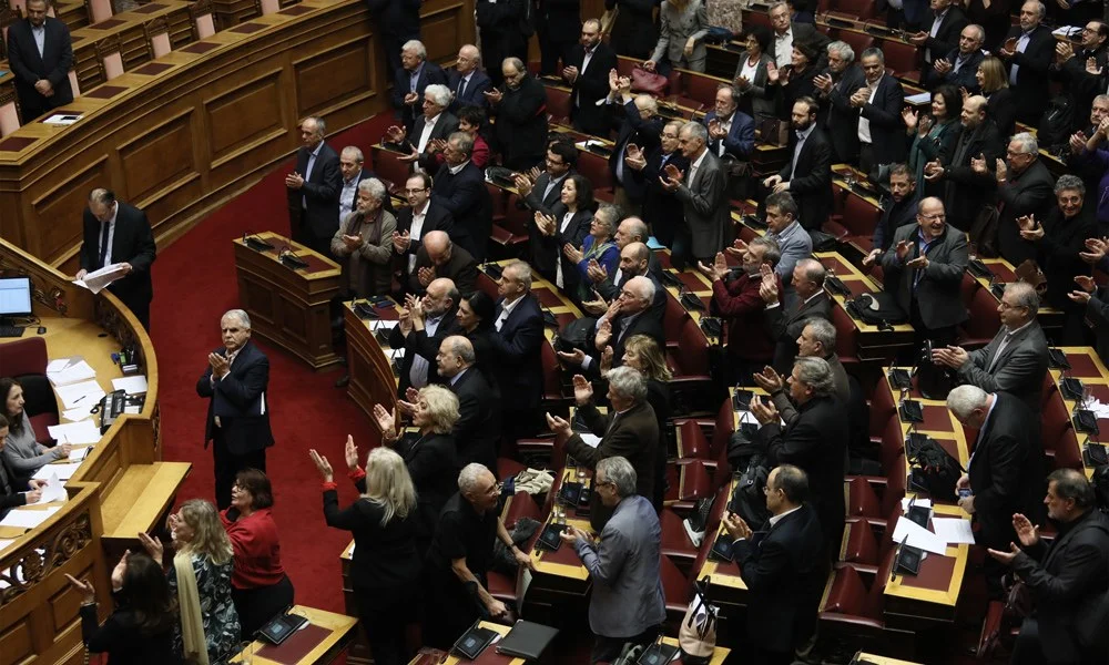 Συμφωνία των Πρεσπών: Με 153 «ΝΑΙ» πέρασε από τη Βουλή (vid)