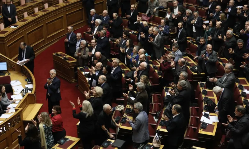Συμφωνία των Πρεσπών: Με 153 «ΝΑΙ» πέρασε από τη Βουλή (vid)