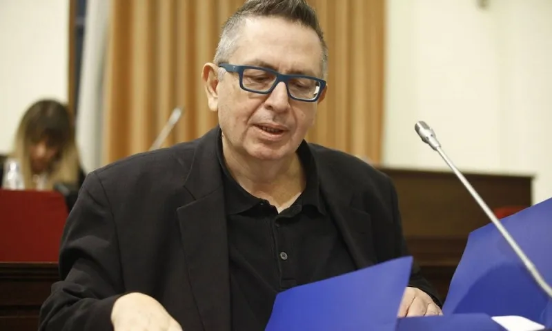 Πλήθος κόσμου στο τελευταίο «αντίο» στον Θέμο Αναστασιάδη (pics)