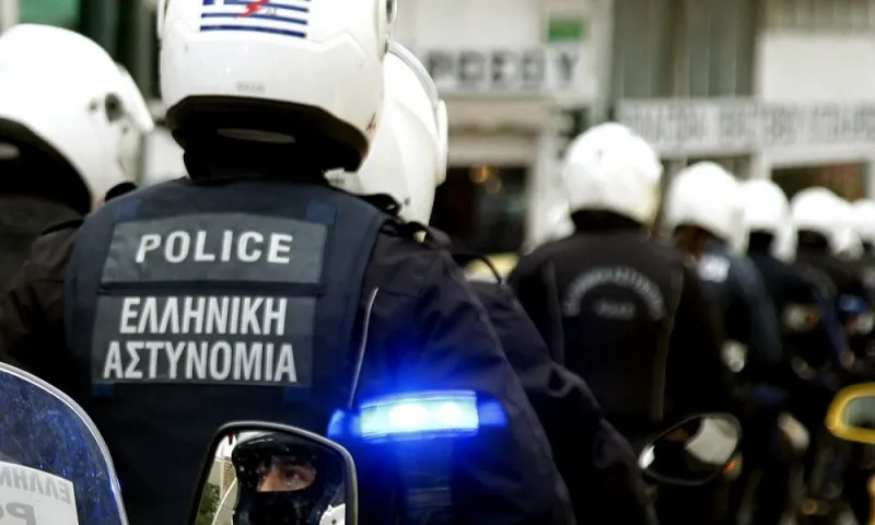 Ανατριχιαστικό βίντεο: Η ξέφρενη πορεία περιπολικού για να μεταφέρει τραυματισμένο παιδί (vid)