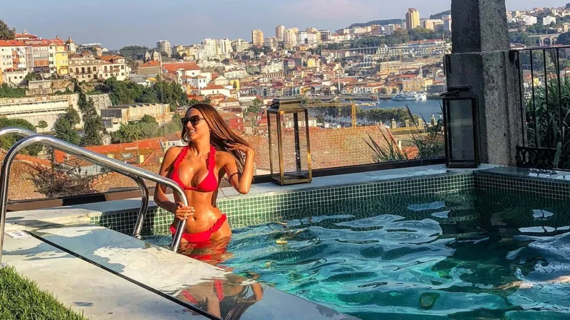 Αυτή είναι η καυτή σύντροφος του Ολιβέιρα (pics)