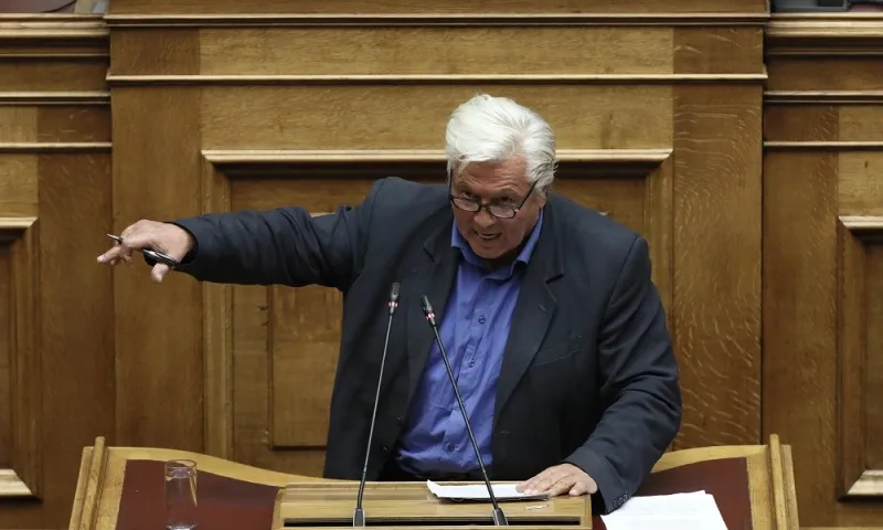 Ο Παπαχριστόπουλος μένει στη Βουλή!