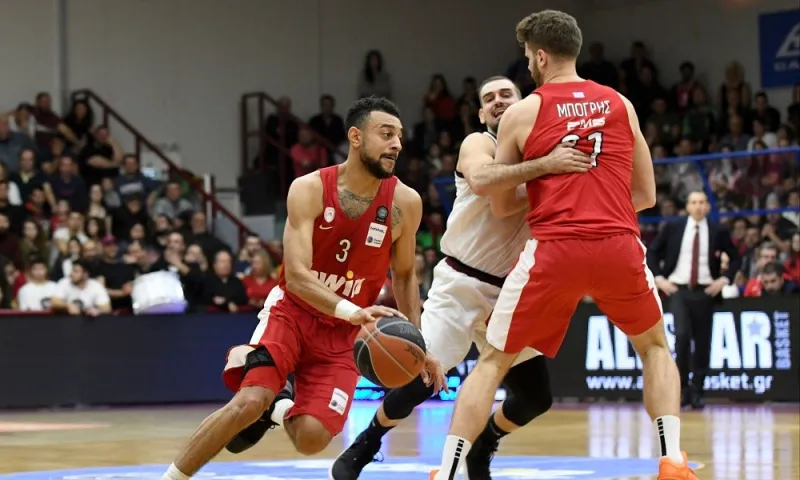 Ήφαιστος – Ολυμπιακός 53-73 : Νίκησε, αλλά ανησυχεί για τον Μιλουτίνοφ