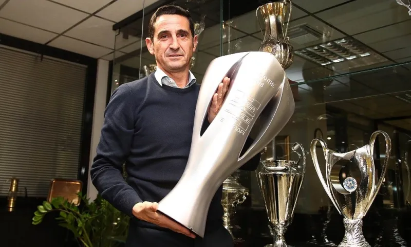 Χιμένεθ: «Γύρισα σπίτι μου» (vid)