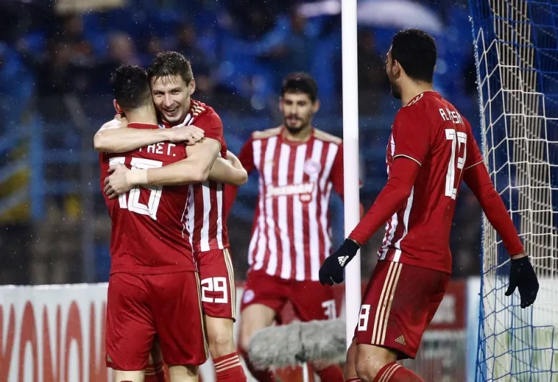 Λαμία-Ολυμπιακός 3-3: «Χόρευαν» στη βροχή οι Σολδάνο και Ντίας!