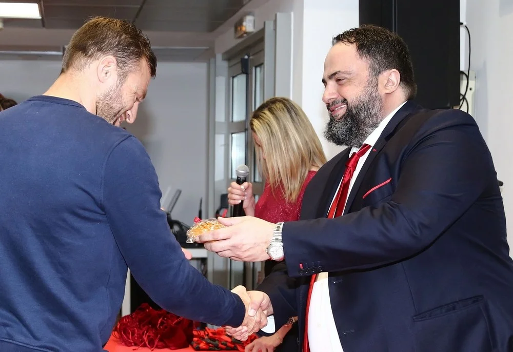 Ολυμπιακός: H κοπή της πρωτοχρονιάτικης πίτας (vid)