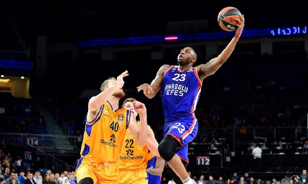 Euroleague: Η Μπαρτσελόνα δεν έκανε τη χάρη στον Ολυμπιακό, νίκες για Εφές, Χίμκι (videos)