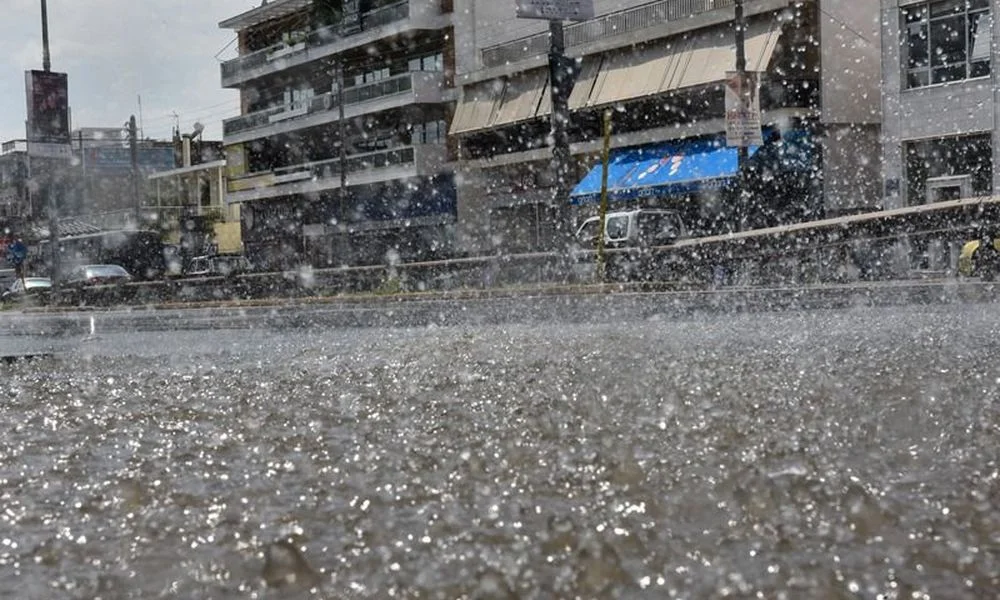 Καιρός: Ανεβαίνει λίγο η θερμοκρασία, συνεχίζονται οι βροχοπτώσει