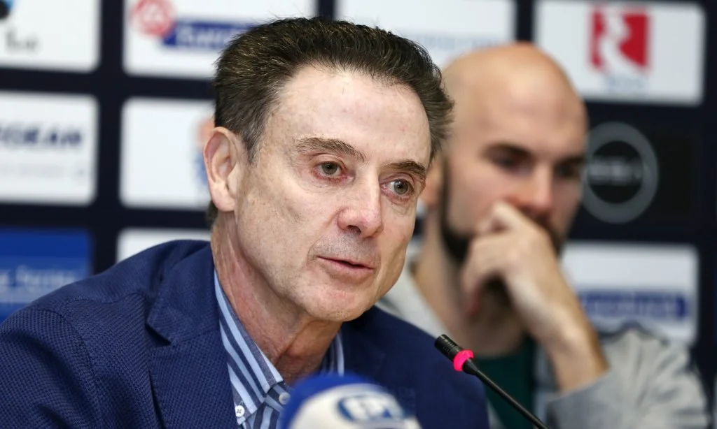 Πιτίνο: «Να σκέφτεστε ότι όλοι είστε Έλληνες!»