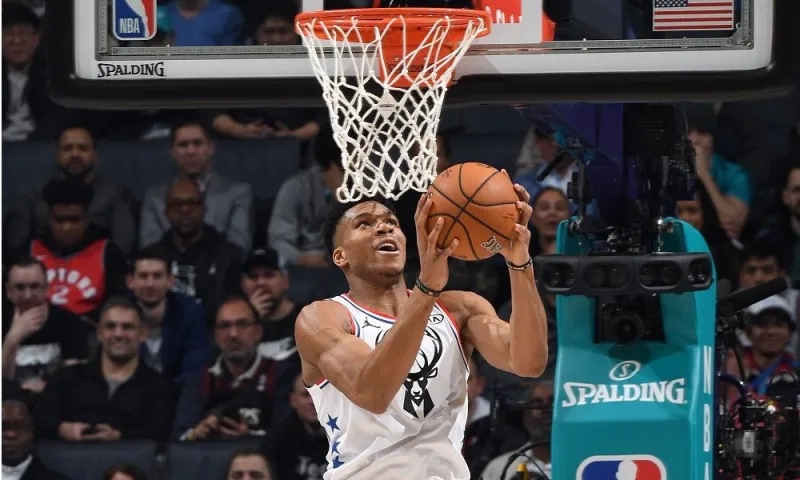 All Star Game: Ο Αντετοκούνμπο έφτασε στο... ταβάνι για να καρφώσει (video)