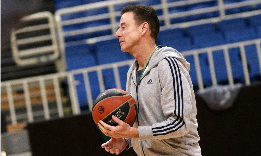 Πιτίνο: «Ο Νικ είναι σκληροτράχηλος και παίζει παρά τον πόνο του»