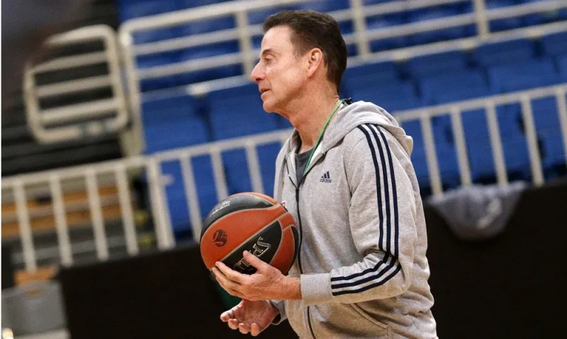 Πιτίνο: «Ο Νικ είναι σκληροτράχηλος και παίζει παρά τον πόνο του»