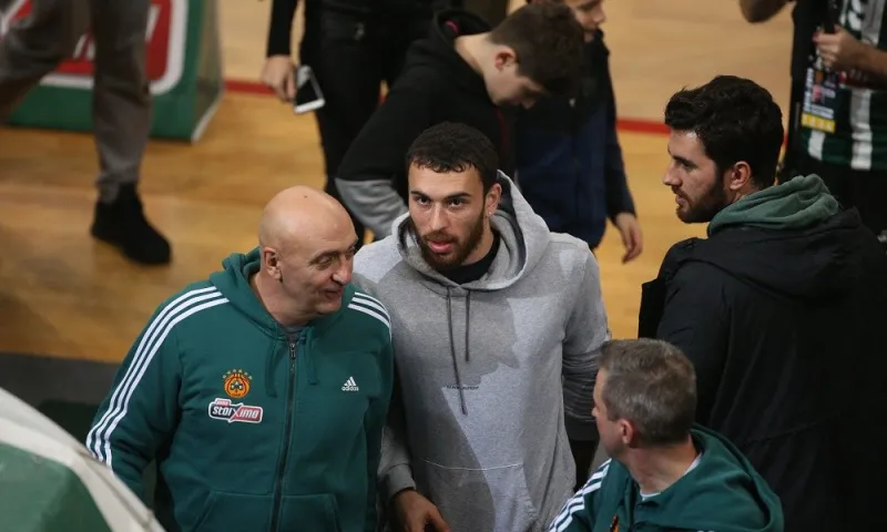 Στο ΟΑΚΑ ο Μάικ Τζέιμς (pics)