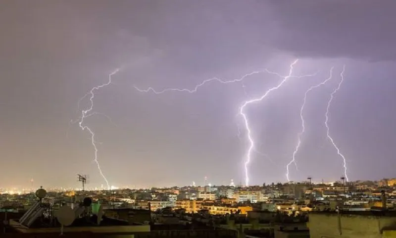 Οδηγίες προστασίας από έντονες βροχοπτώσεις και καταιγίδες