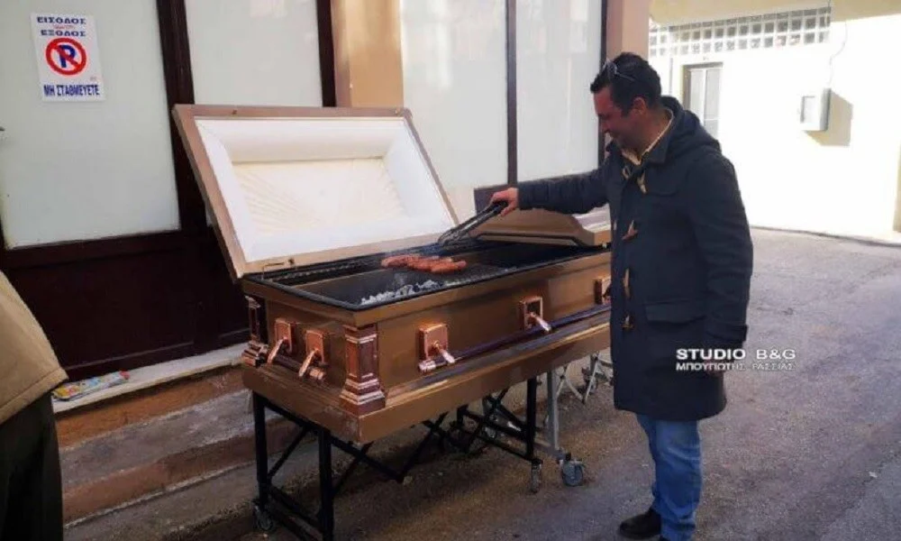 Τσικνοπέμπτη: Στο Ναύπλιο έψησαν μέχρι και σε…φέρετρο (pic)
