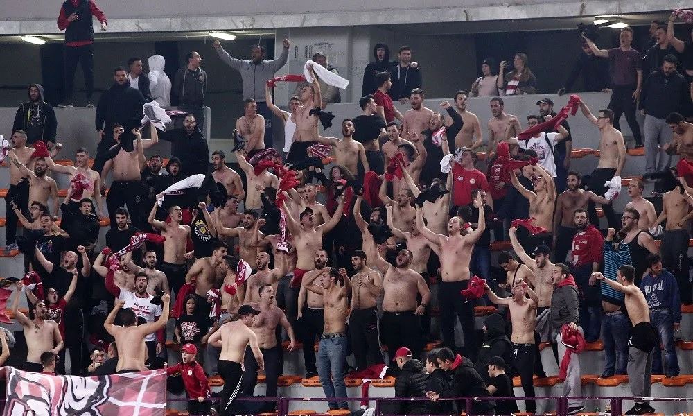 Ολυμπιακός-ΤΣΣΚΑ: Συγκινητική στήριξη από οπαδούς (vid)