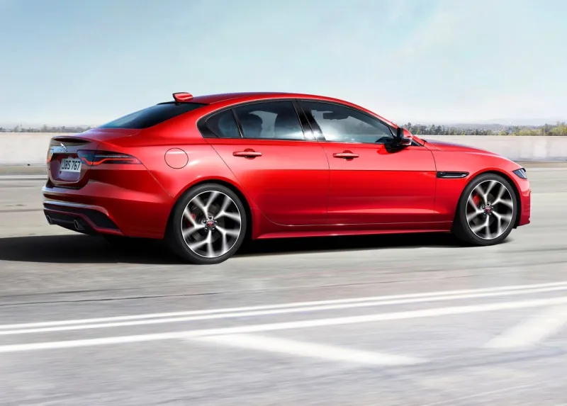Η Jaguar XE φρεσκάρεται με έμφαση στην ποιότητα
