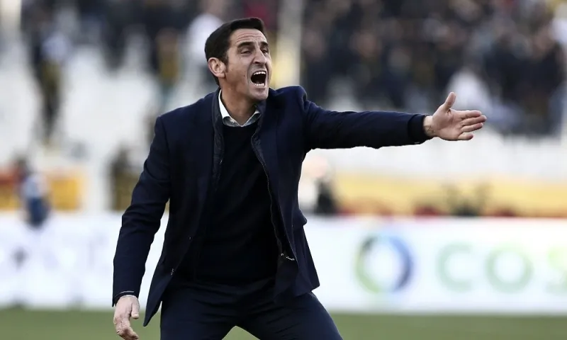 Χιμένεθ στους παίκτες της ΑΕΚ: «Ξυπνήστε!»