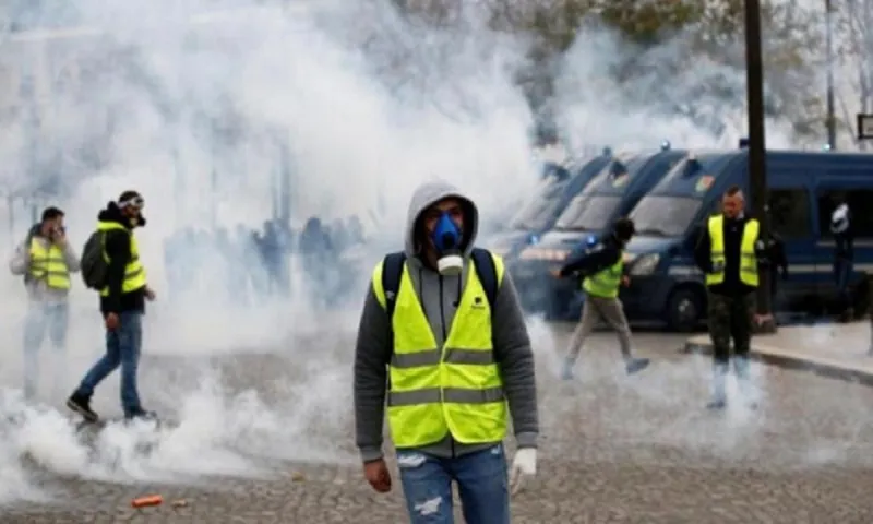 Κίτρινα γιλέκα: Διαδηλωτής δέχθηκε σφαίρα από καουτσούκ