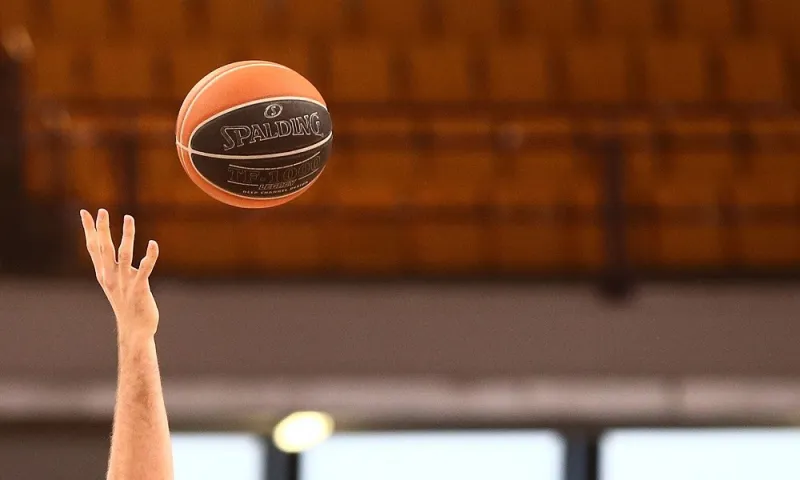 Απίστευτο: Απέτυχε τρεις φορές σε... αυτοκαλάθι (vid)