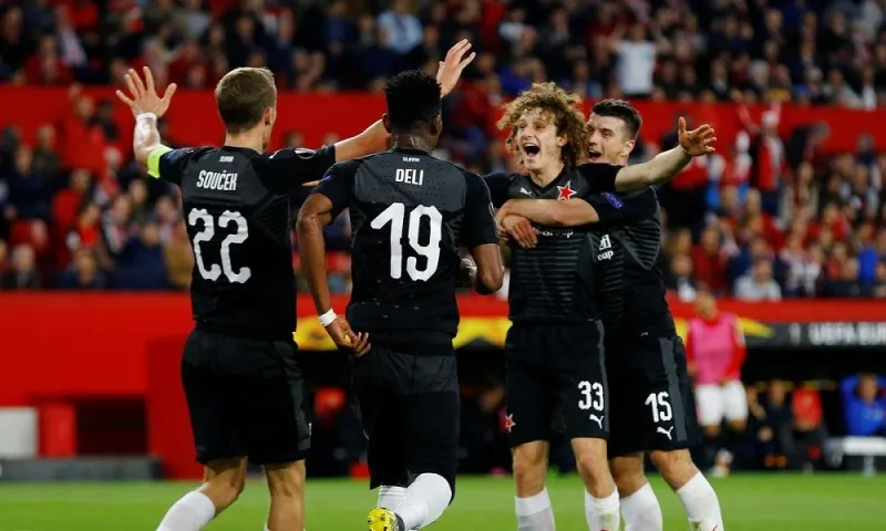Europa League: Ο Κραλ έπαθε... Βουτσά! (vids)